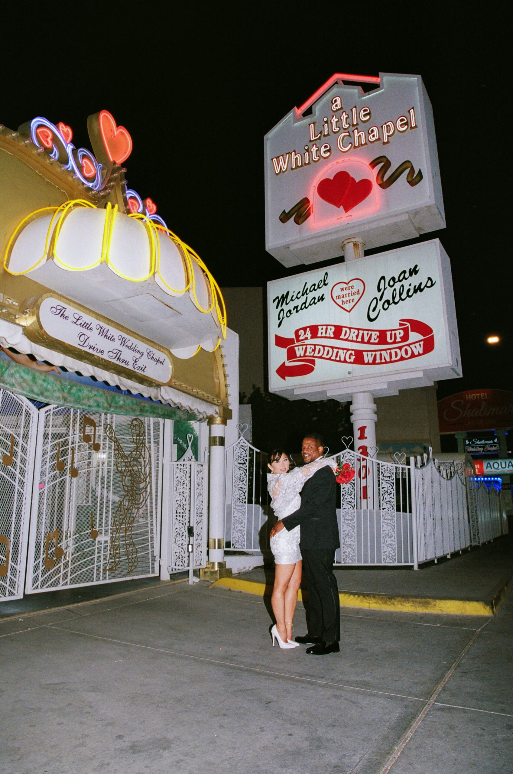 Ashley & Ian’s Chic Las Vegas Elopement At Little White Wedding Chapel