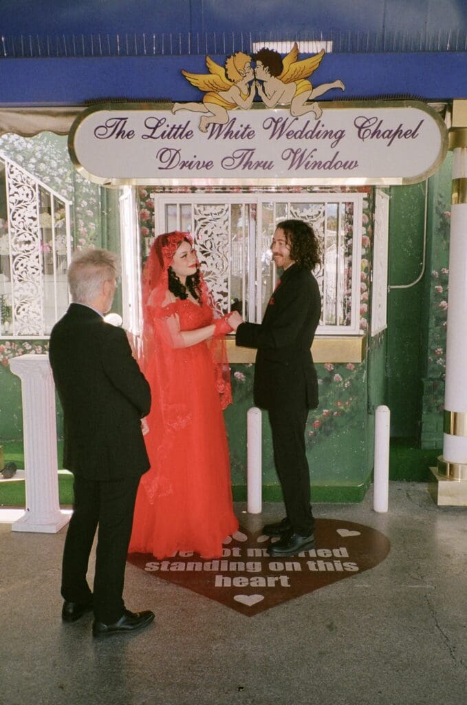 Why This Little White Wedding Chapel Elopement Was the Sweetest Kind of Simple