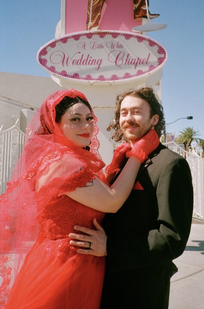 Why This Little White Wedding Chapel Elopement Was the Sweetest Kind of Simple