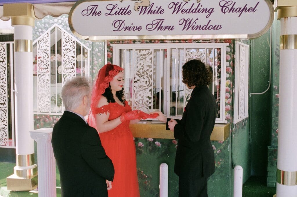 Why This Little White Wedding Chapel Elopement Was the Sweetest Kind of Simple