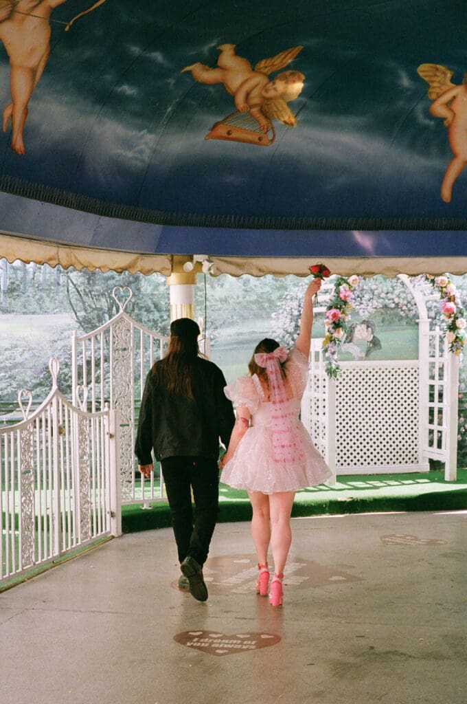 Halle & Edward’s Nostalgic Las Vegas Elopement at the Little White Wedding Chapel