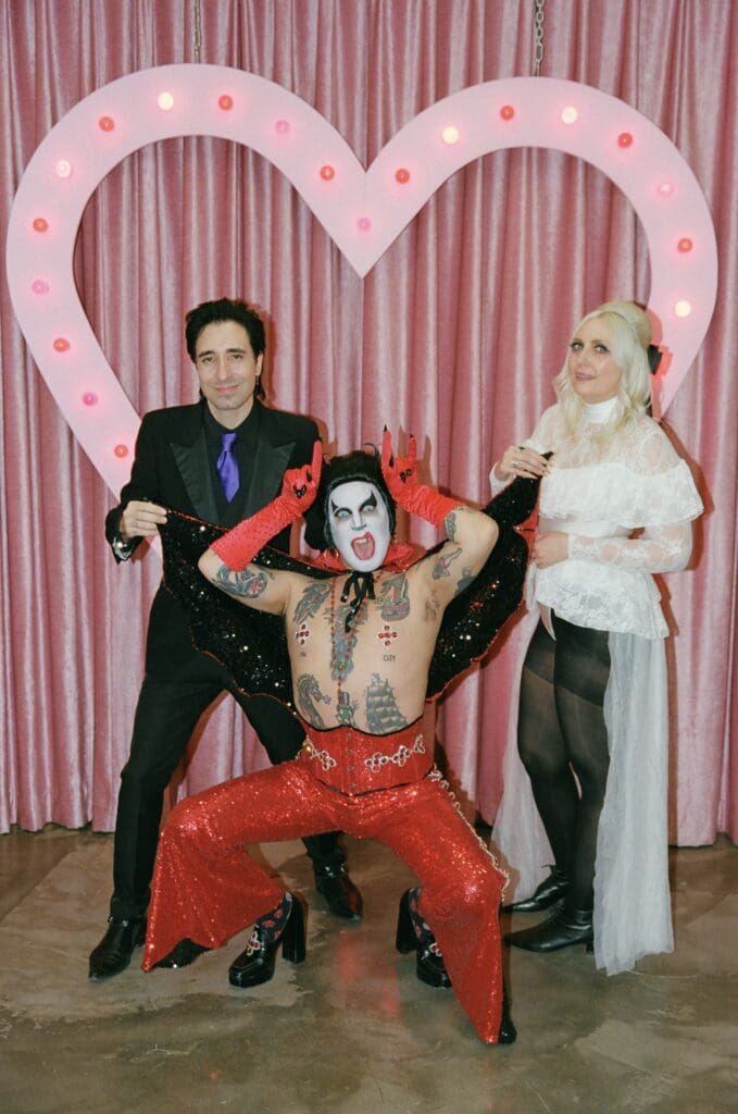 fun picture of the newly married couple at Hellvis