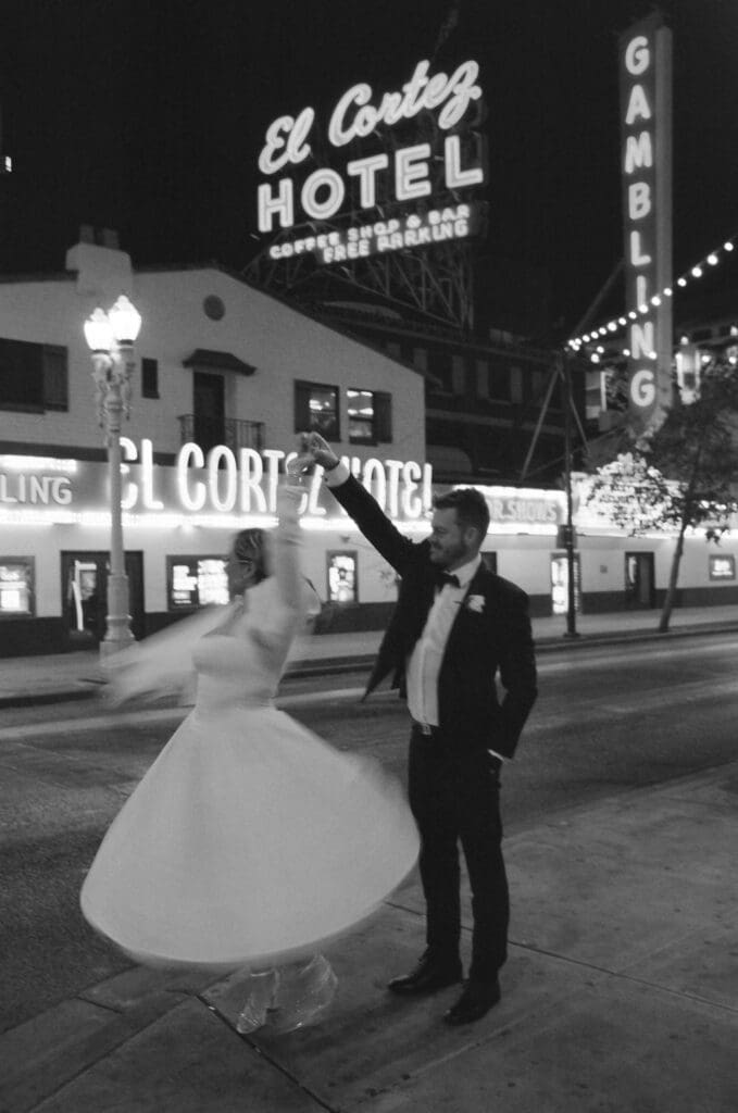 couple dancing during their photoshoot